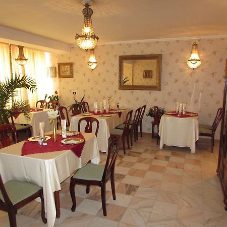 טימישוארה Pension Dinu Residence מראה חיצוני תמונה