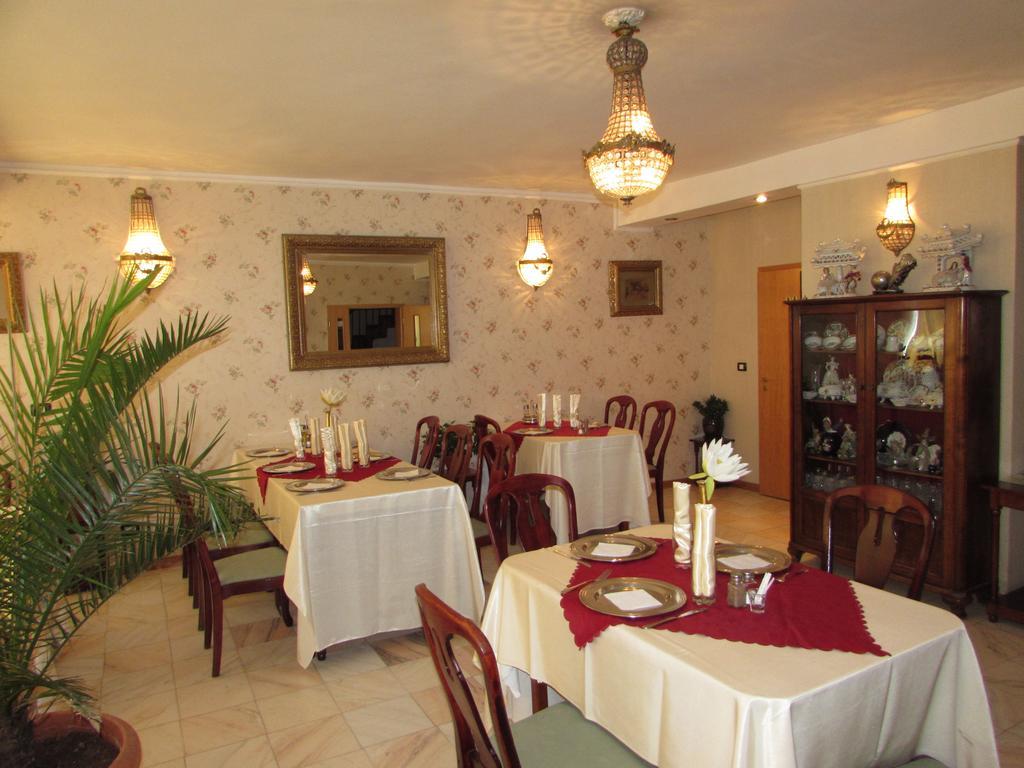טימישוארה Pension Dinu Residence מראה חיצוני תמונה