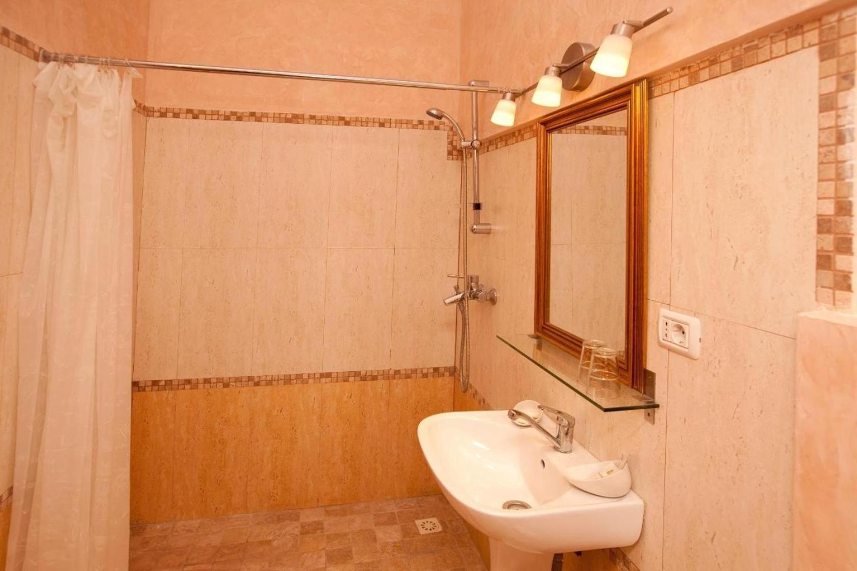 טימישוארה Pension Dinu Residence מראה חיצוני תמונה